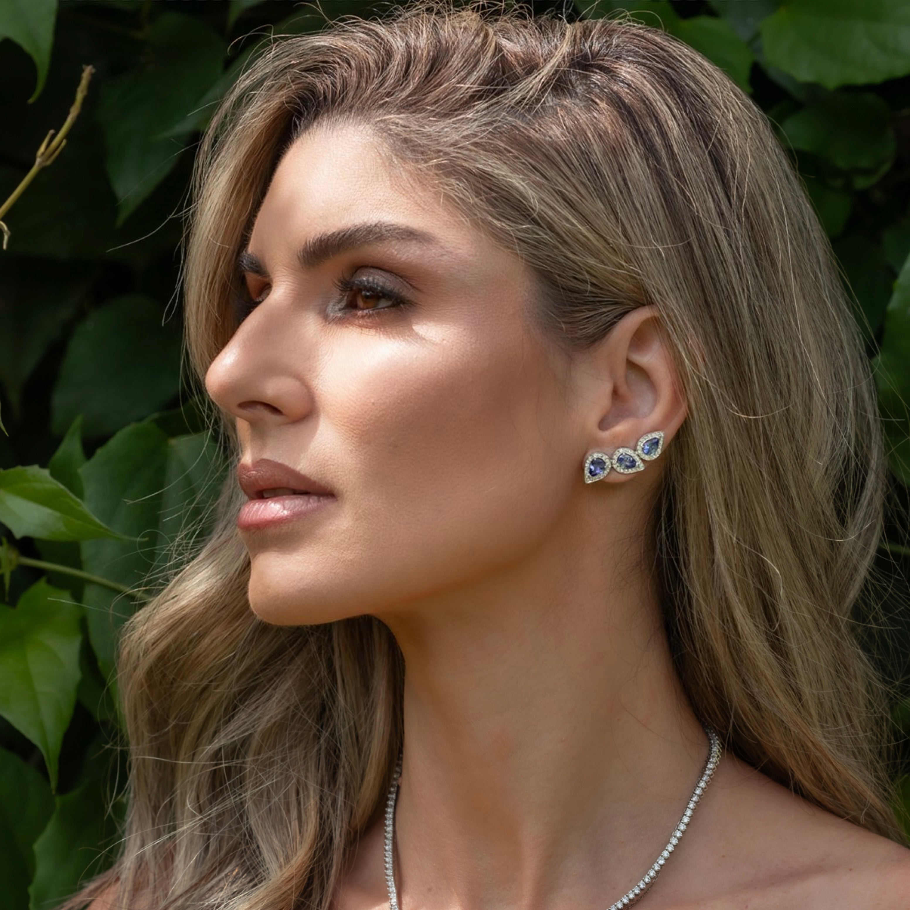 Earcuff Gotas de Tanzanita coroadas por Diamantes