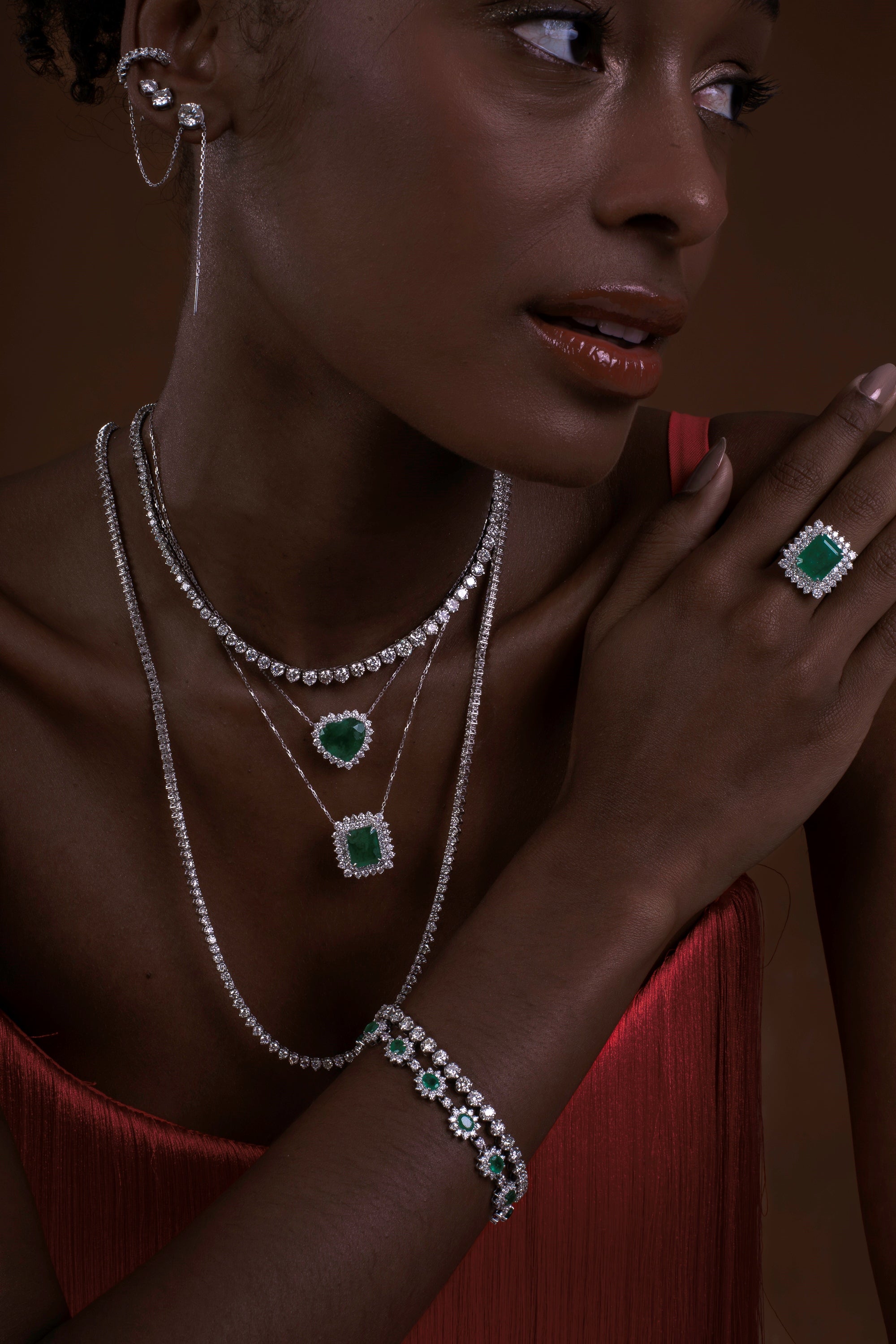 Anel Esmeralda lapidação Emerald coroado com Diamantes