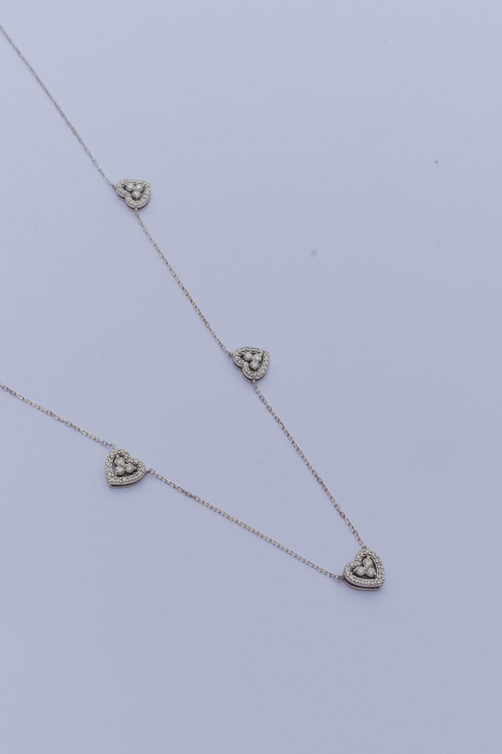 Colar Coração com Diamantes Vazado