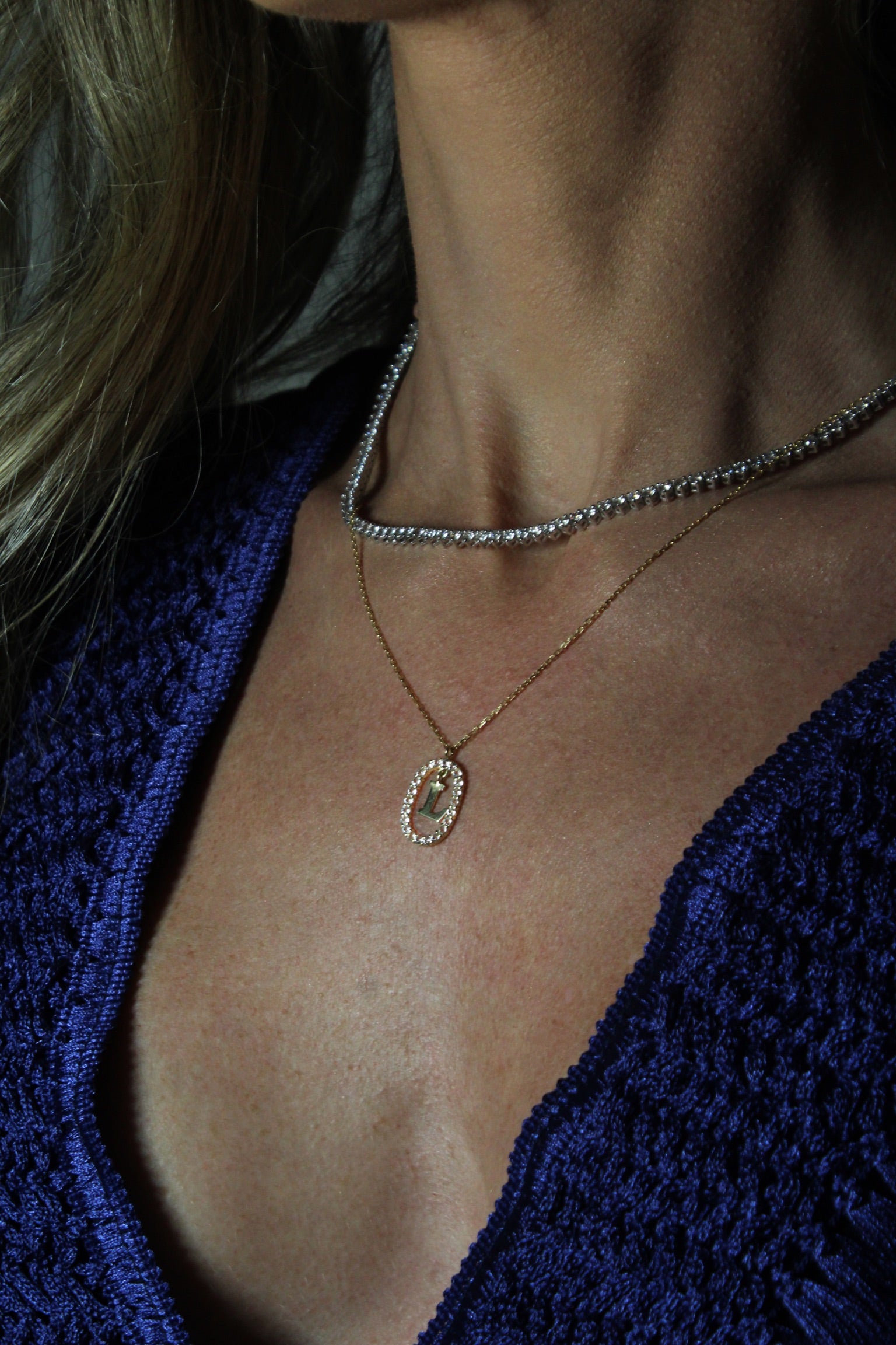 Pingente Oval Letras Topázio Branco