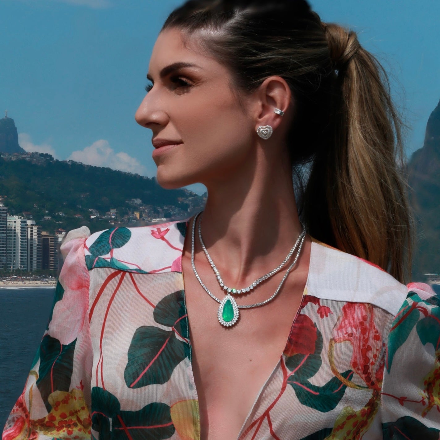 Pingente Esmeralda Gota Coroada de Diamantes