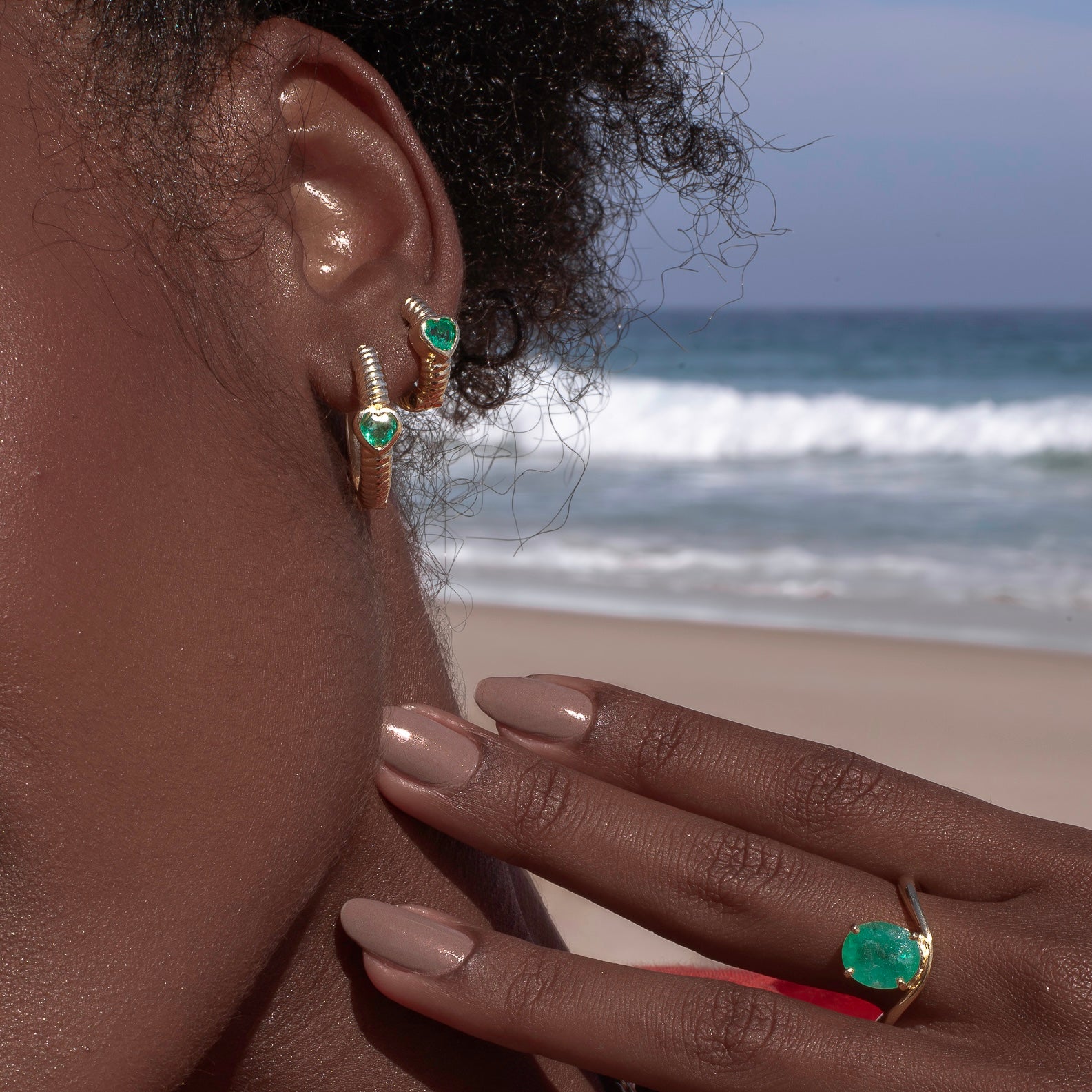 Argola Esmeralda Coração P